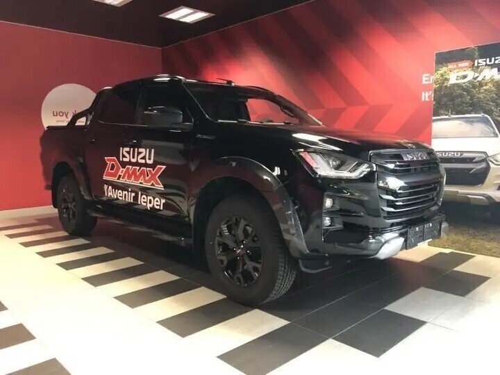 isuzu-d-max-v-cross-big-0