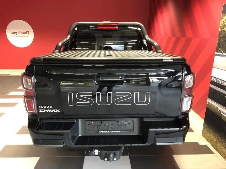 isuzu-d-max-v-cross-big-2