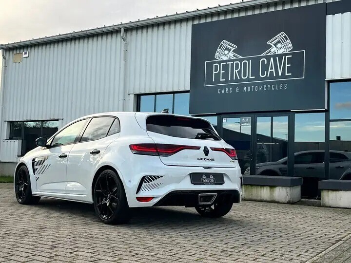 renault-megane-rs-300-ultime-big-2