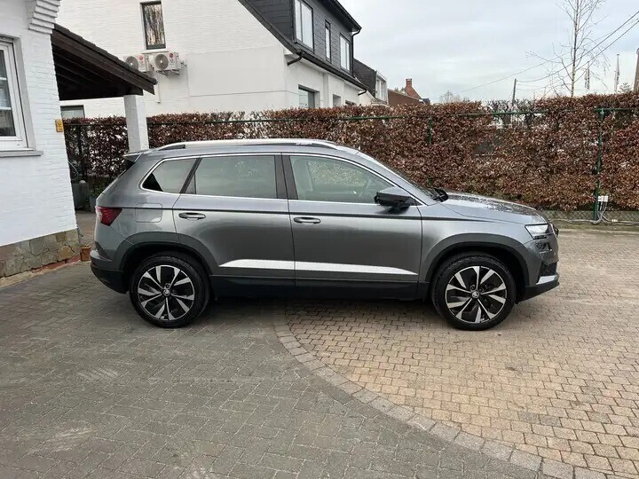 skoda-karoq-15-tsi-act-sport-dsgnaviaccpdc-va-cam-big-6