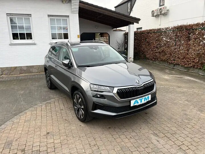 skoda-karoq-15-tsi-act-sport-dsgnaviaccpdc-va-cam-big-0