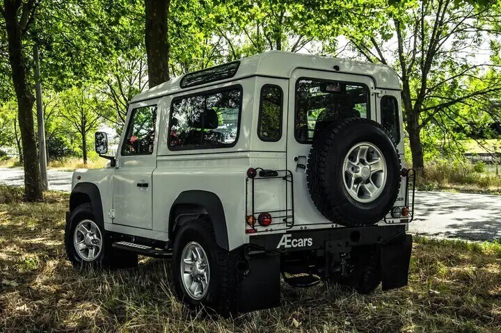 land-rover-defender-90-22-td4-radio-airco-only-29490-km-big-2