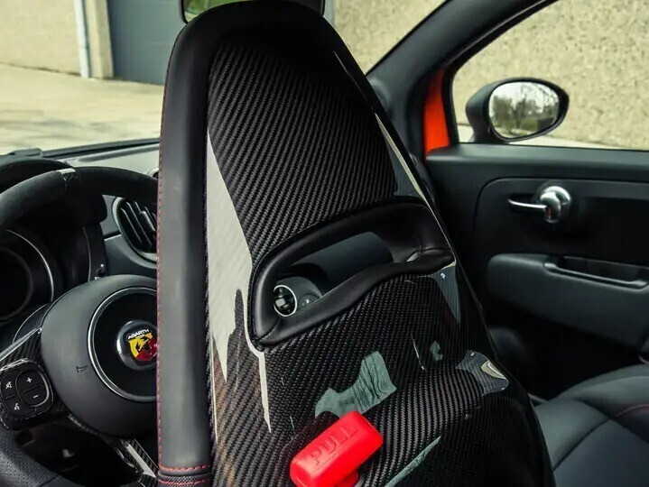 abarth-695-competizione-carbon-seats-new-belgian-big-5