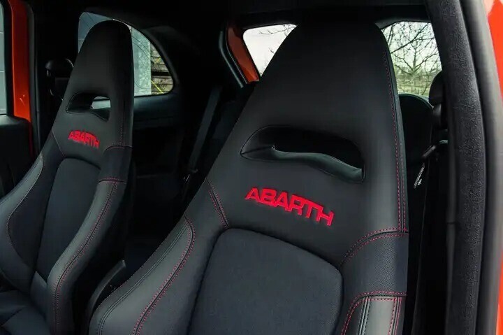 abarth-695-competizione-carbon-seats-new-belgian-big-7