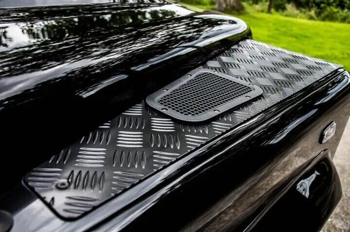 land-rover-defender-kahn-edition-full-leather-belgian-car-big-4