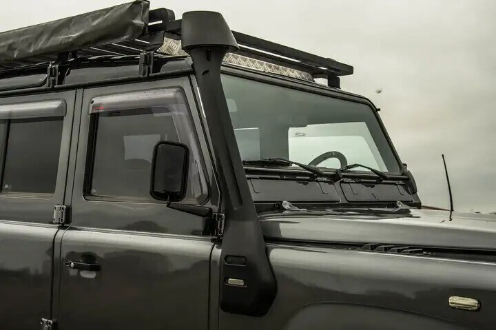 land-rover-defender-110-td5-corris-grey-camera-top-condition-big-3