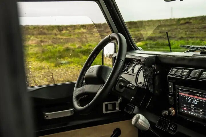 land-rover-defender-110-td5-corris-grey-camera-top-condition-big-9