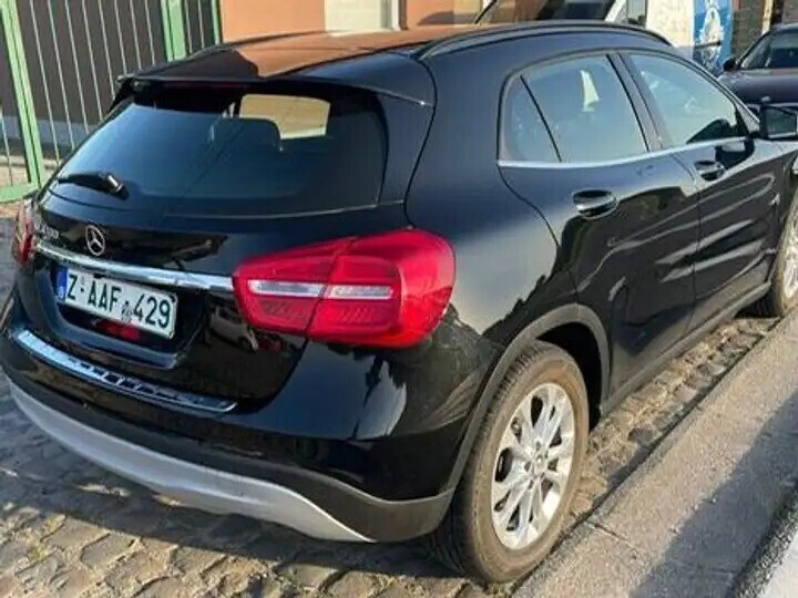 mercedes-benz-gla-180-benzine-xenonled-camera-big-1