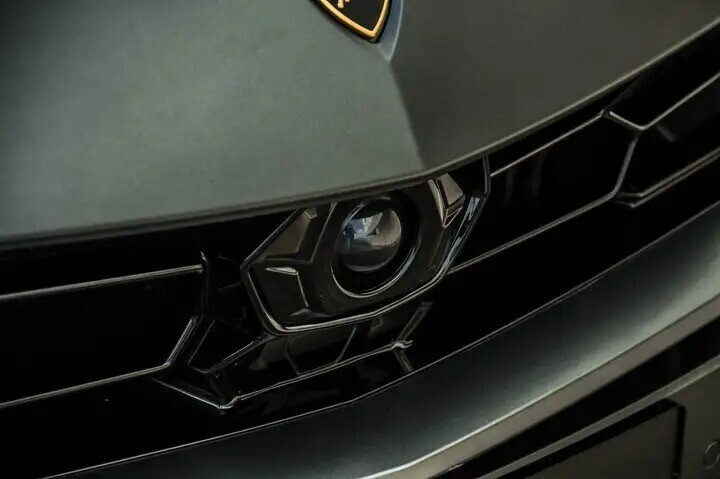 lamborghini-urus-40-v8-akrapovic-3-x-carbon-matt-ppf-big-4