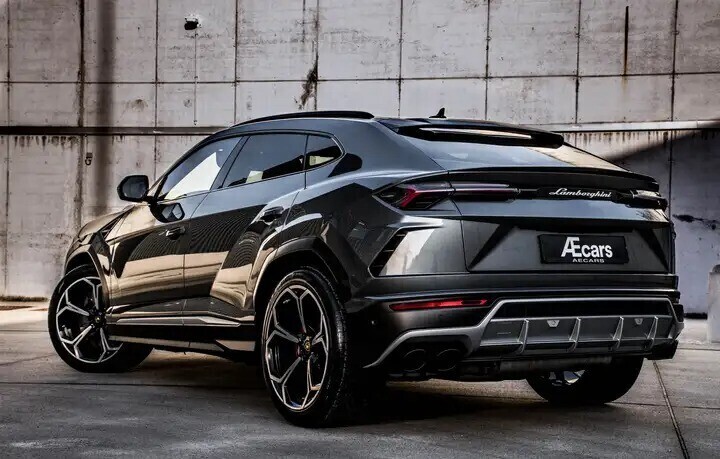 lamborghini-urus-carbon-ceramic-brakes-pano-roof-led-big-1