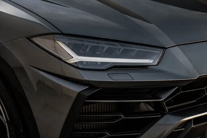 lamborghini-urus-carbon-ceramic-brakes-pano-roof-led-big-5