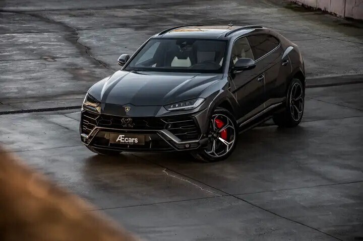 lamborghini-urus-carbon-ceramic-brakes-pano-roof-led-big-4