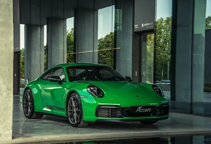 porsche-911-992-carrera-t-manual-python-green-pts-big-3