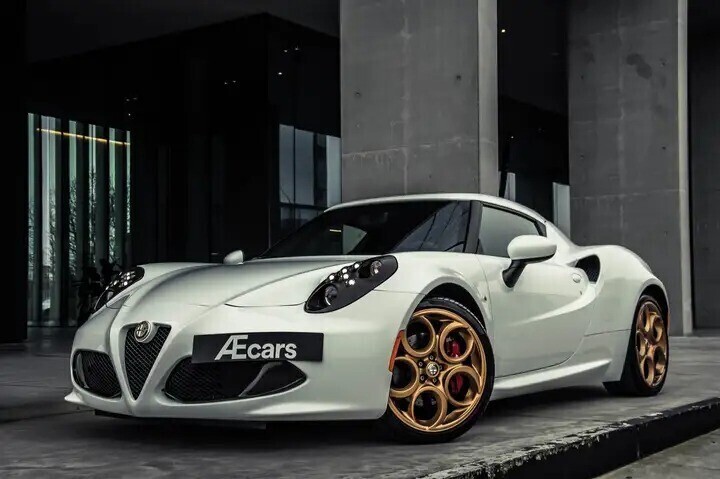 alfa-romeo-4c-carbon-sport-exhaust-only-13247-km-big-0