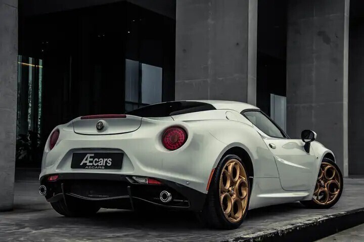 alfa-romeo-4c-carbon-sport-exhaust-only-13247-km-big-1