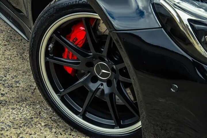 mercedes-benz-c-63-amg-s-v8-pano-roof-1-owner-belgian-car-big-4