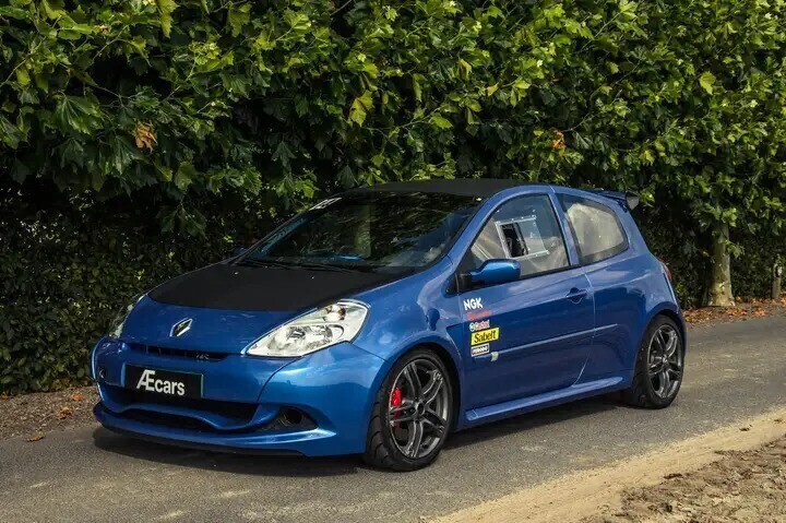 renault-clio-rs-sport-cup-limited-series-f1-akrapovic-big-0