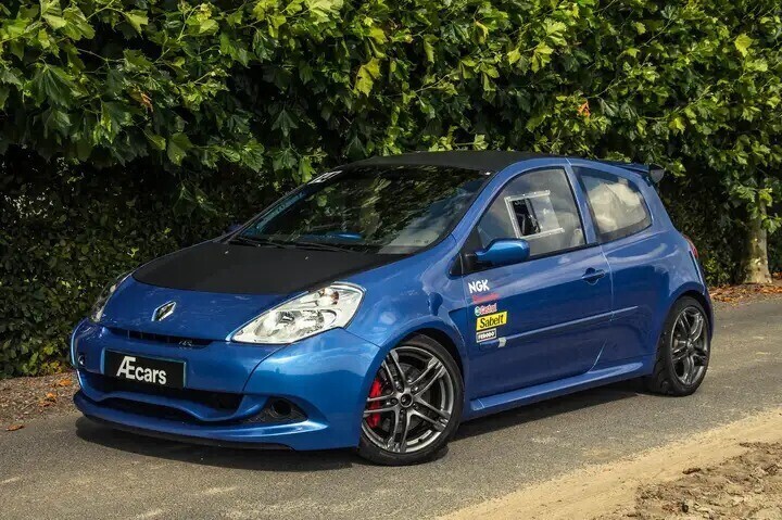 renault-clio-rs-sport-cup-limited-series-f1-akrapovic-big-1