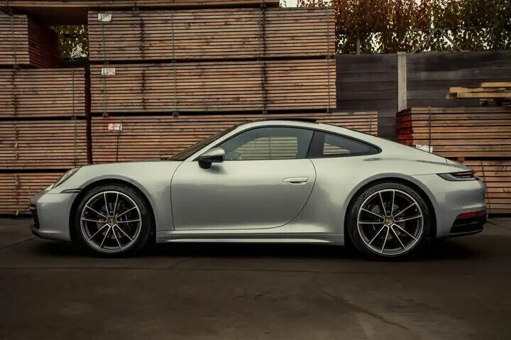 porsche-911-992-carrera-4-pdk-pano-roof-belgian-car-big-1