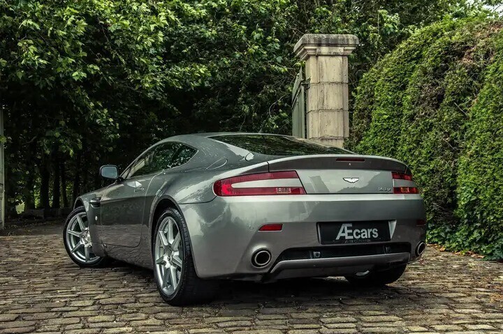 aston-martin-vantage-sportshift-only-20000-km-belgian-car-big-3