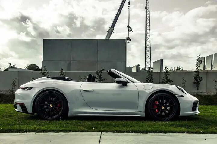 porsche-992-911-c4s-sport-design-belgian-1-owner-big-3