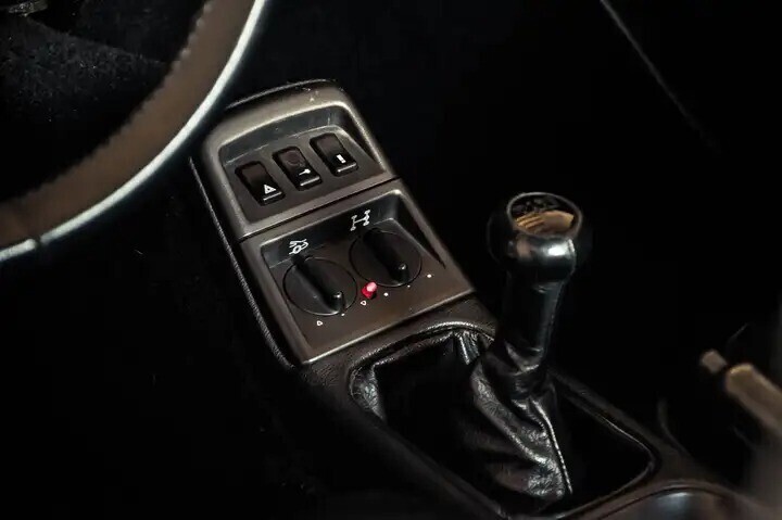 porsche-964-carrera-4-cabriolet-radio-heated-seats-big-7