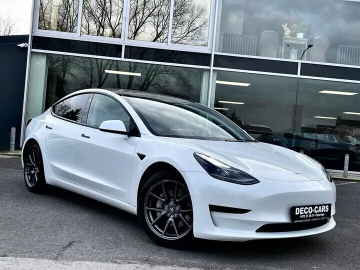 tesla-model-3-tinted-wind-full-8cam-slechts-17642km-big-2