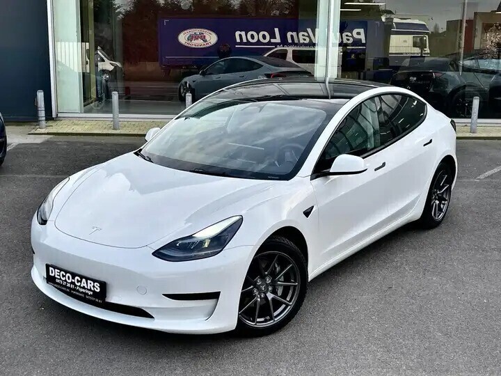 tesla-model-3-tinted-wind-full-8cam-slechts-17642km-big-1