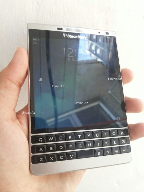 blackberry-pasport-big-0