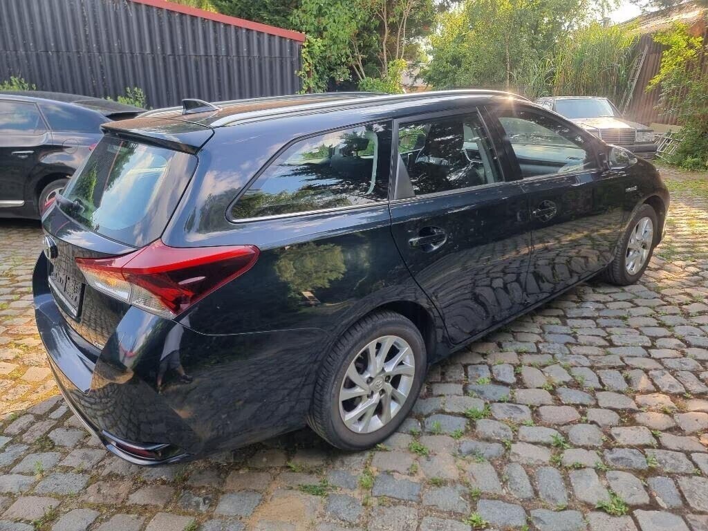 toyota-auris-hybride-break-87389-km-big-4