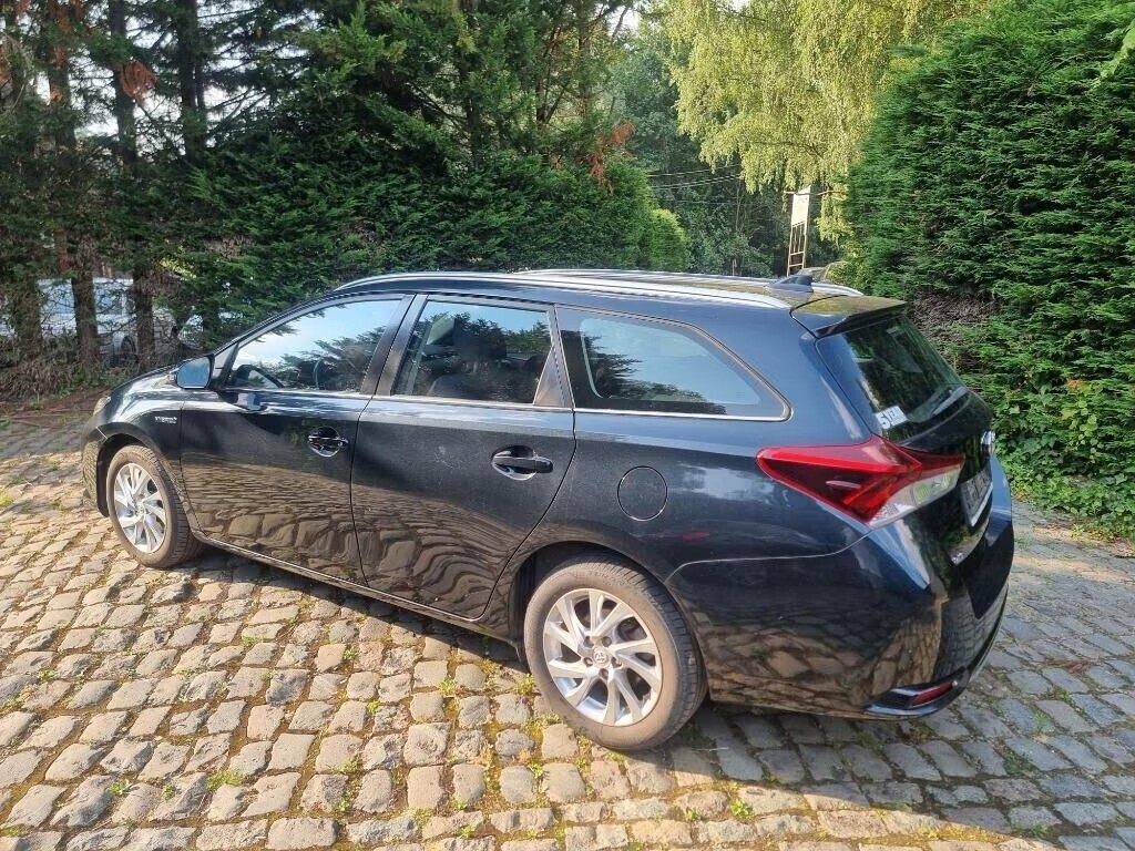 toyota-auris-hybride-break-87389-km-big-2