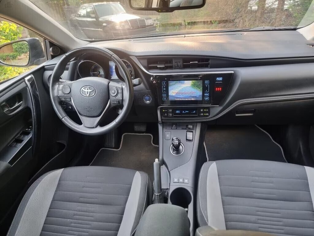 toyota-auris-hybride-break-87389-km-big-8