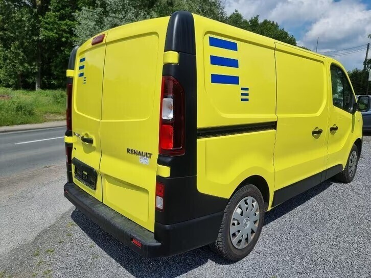 renault-trafic-2021-utility-big-3