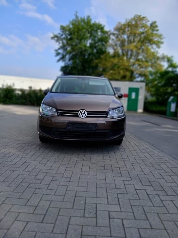 volkswagen-sharan-big-0