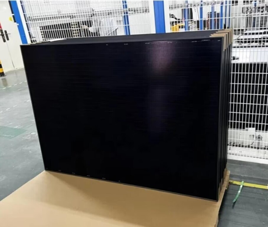 435w-volledig-zwarte-fotovoltaische-panelen-big-0