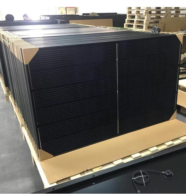 435w-volledig-zwarte-fotovoltaische-panelen-big-2