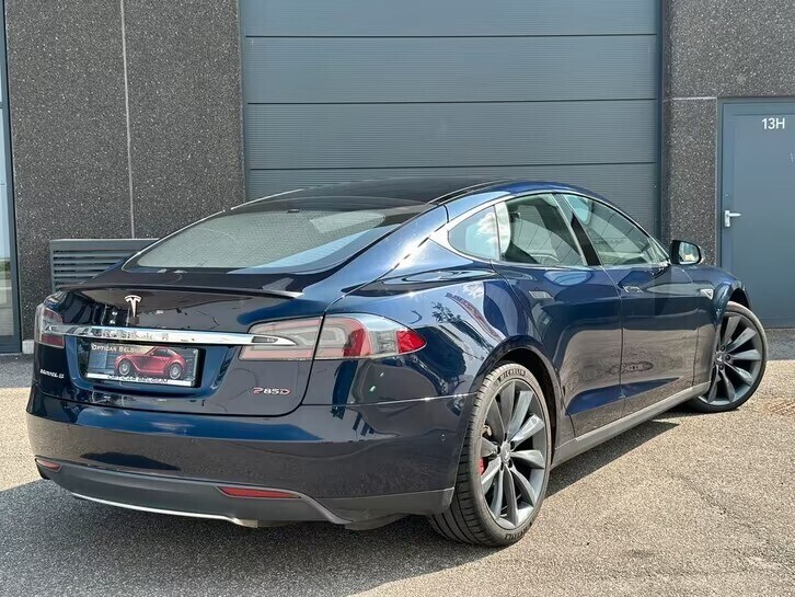 tesla-s-p85d-700-cv-free-charge-pour-export-big-5