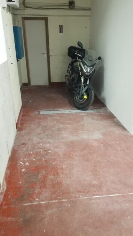 place-de-moto-dans-un-garage-big-0