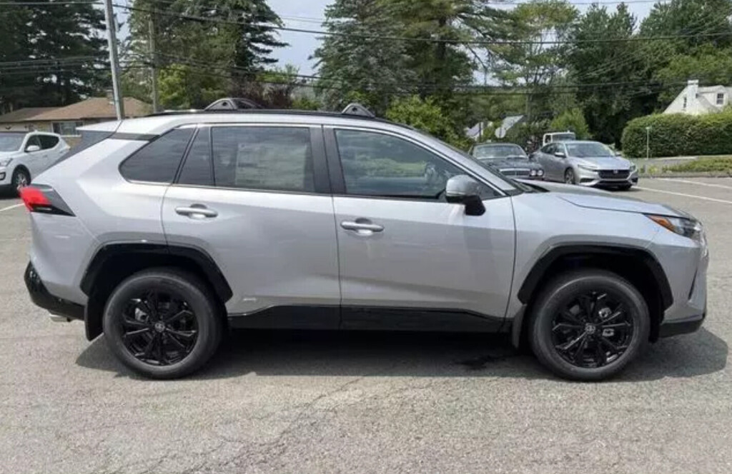 new-2023-toyota-rav4-hybrid-se-awd-big-5