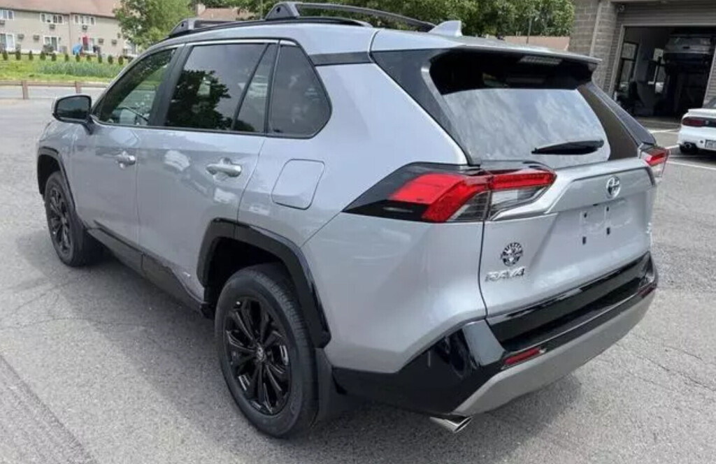 new-2023-toyota-rav4-hybrid-se-awd-big-2