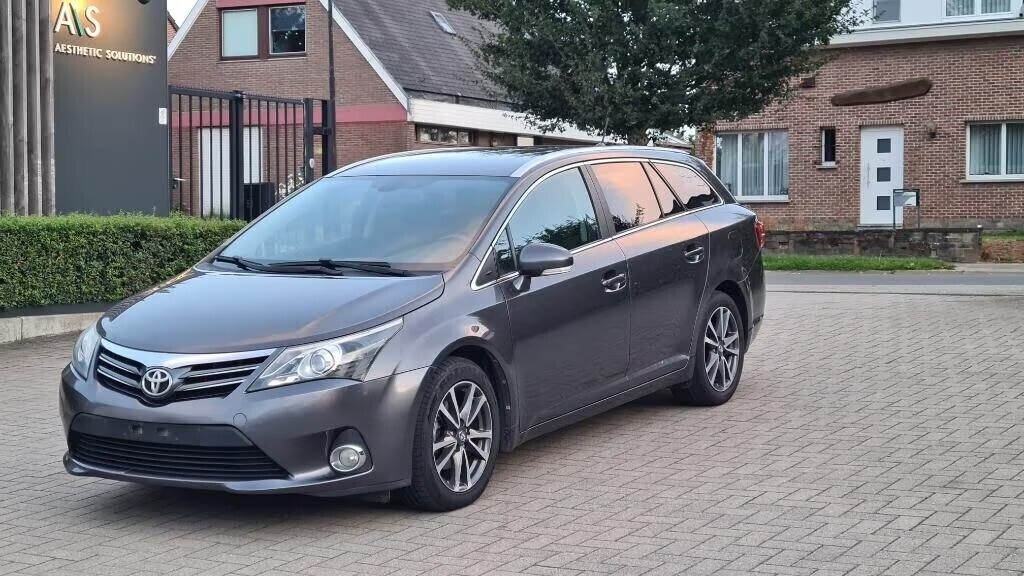 toyota-avensis-20d4d-diesel-92kw-euro-5-gps-camera-annee-big-3