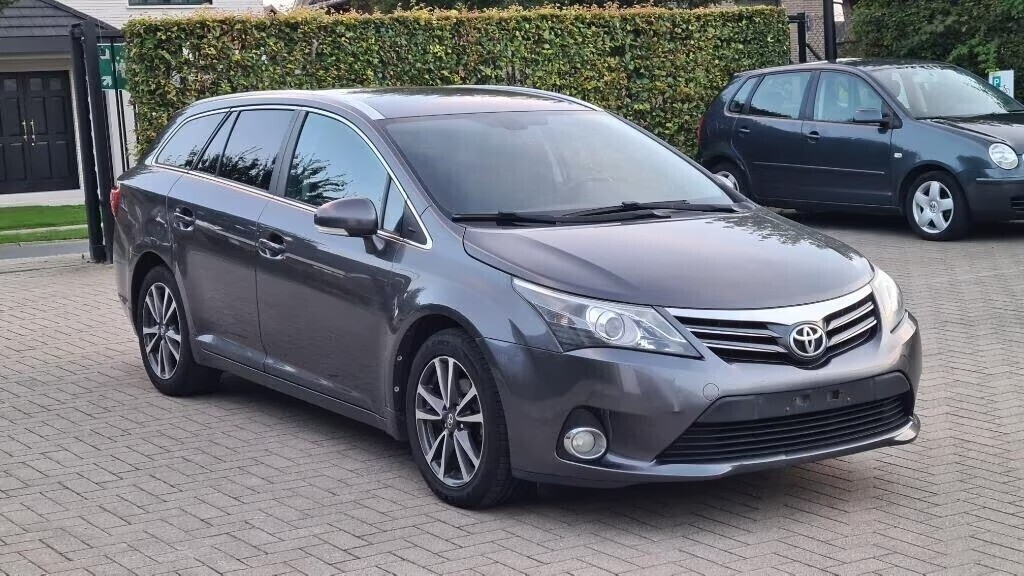 toyota-avensis-20d4d-diesel-92kw-euro-5-gps-camera-annee-big-2