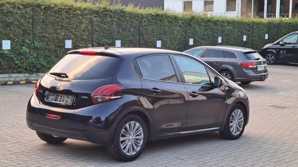 peugeot-208-allure-12-benzine-60kw-euro-6b-gps-navi-annee-2-big-7