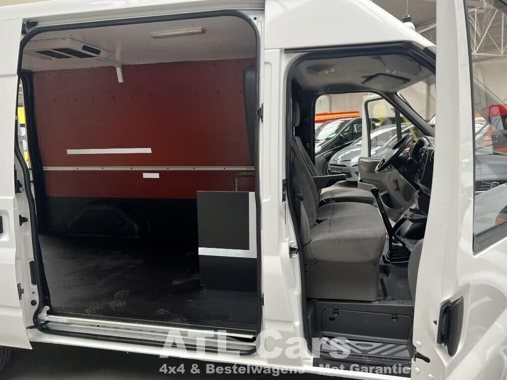 ford-transit-fret-leger-1er-propre-climatisation-dans-big-3