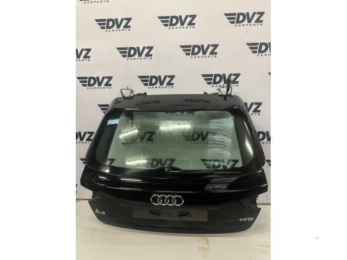 achterklep-van-een-audi-a4-ly9b-big-0