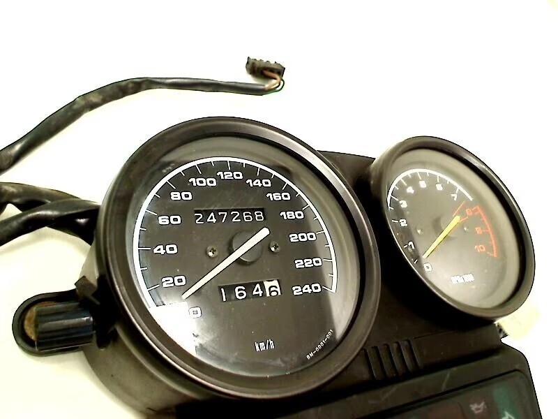 bmw-r-1100-rs-f164-dashboard-big-0