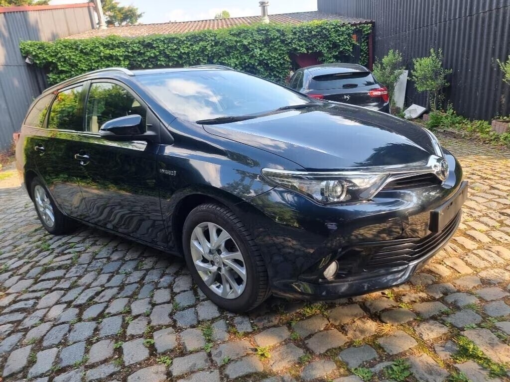 toyota-auris-hybride-breack-87389km-big-1