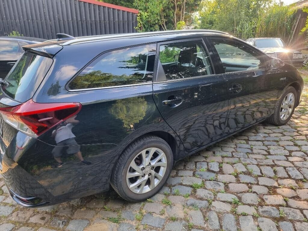 toyota-auris-hybride-breack-87389km-big-0