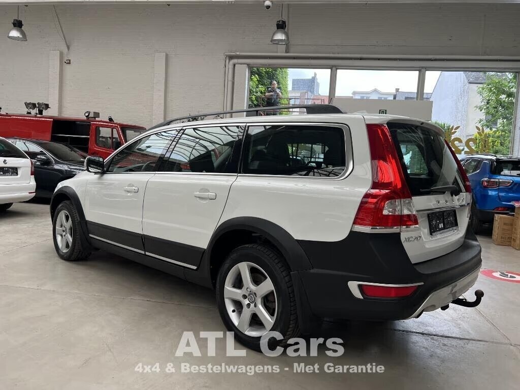 volvo-xc70-24-diesel-4x4-airco-navi-euro-5-camera-big-3