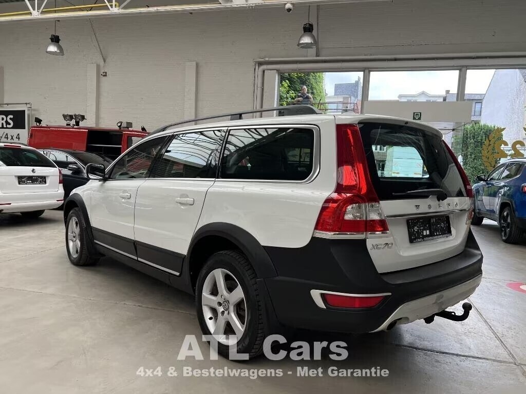 volvo-xc70-24-diesel-4x4-airco-navi-euro-5-camera-big-6